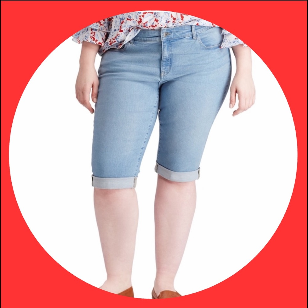 Plus Size Light Blue Denim Bermuda Shorts.  Sz 20. Like New!